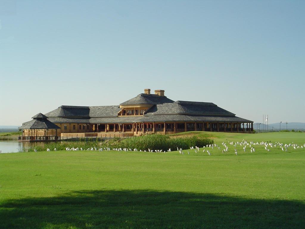 Phakalane Golf Estate Hotel Resort Gaborone Extérieur photo